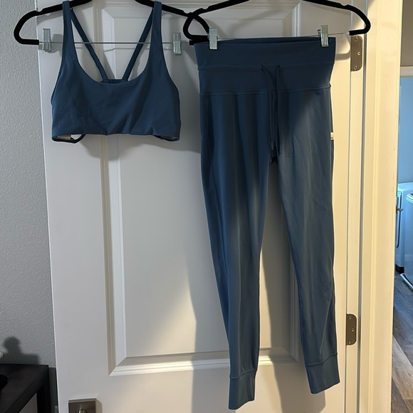 Vuori Other - Vuori matching workout set. Blue. Size medium.